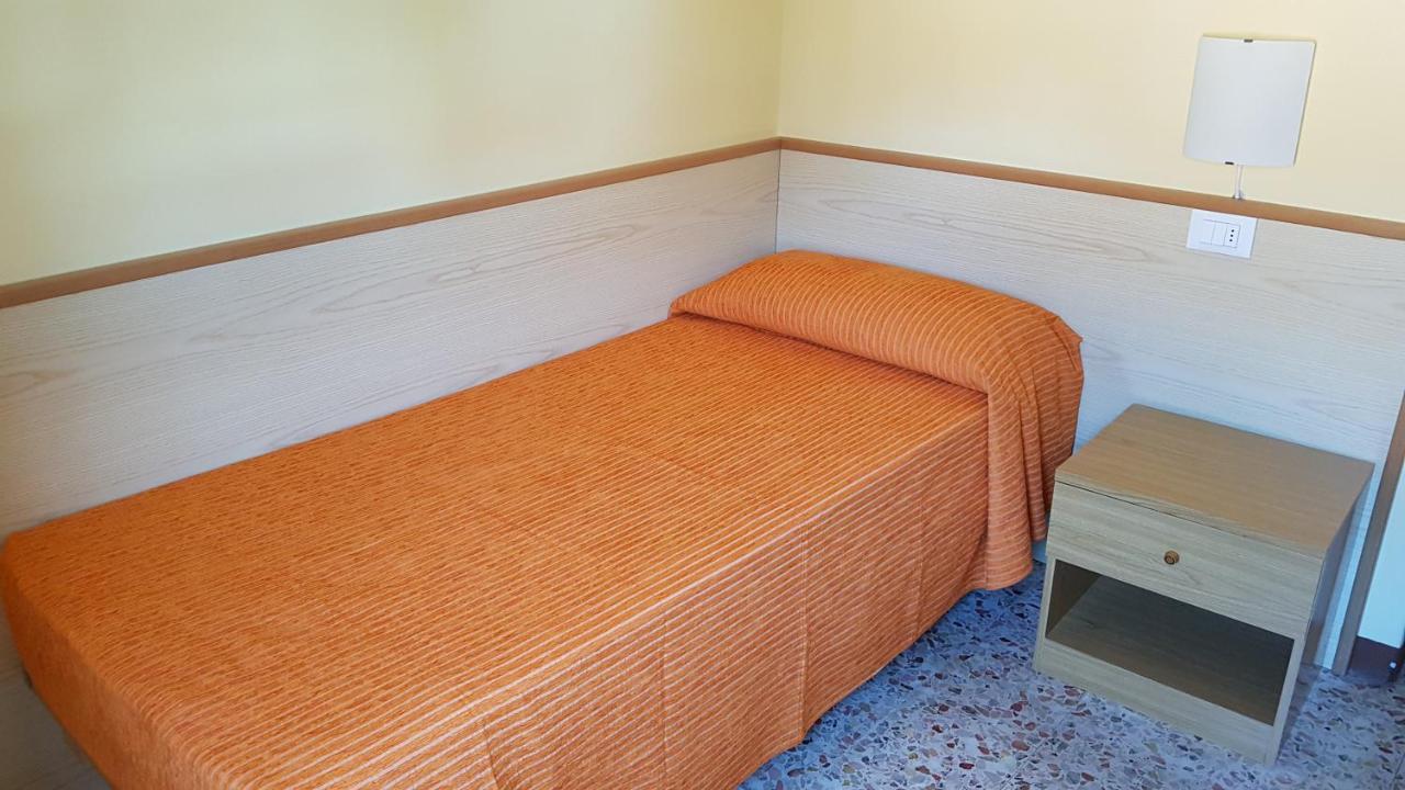 Albergo Meuble Olivi Toscolano Maderno Exterior photo