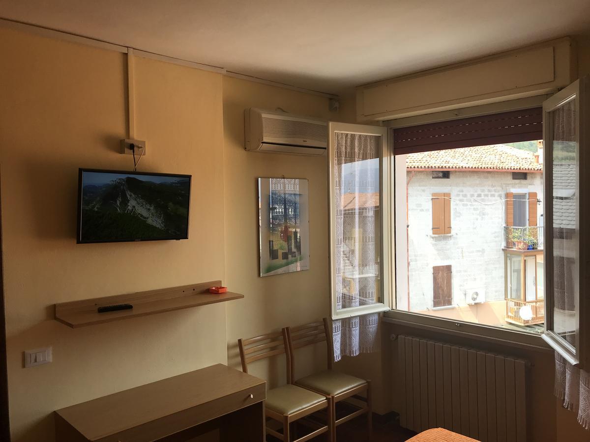 Albergo Meuble Olivi Toscolano Maderno Exterior photo