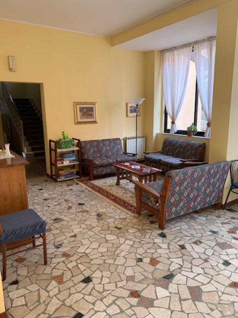 Albergo Meuble Olivi Toscolano Maderno Exterior photo